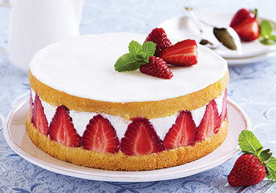 Angel Food Cake w/Strawberries & Whipped Cream